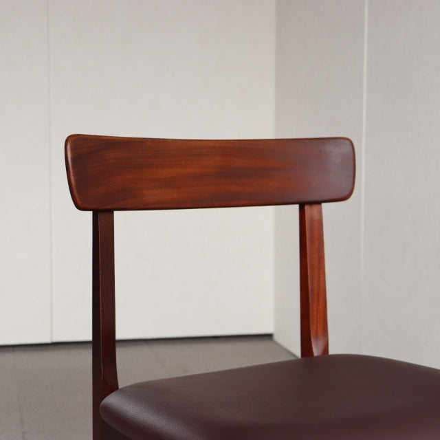 Vintage teak Younger dining chair with mid-century British design, curved backrest, and renewed brown leather seat upholstery.