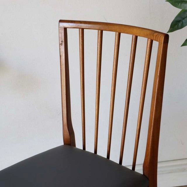 Set of four British vintage teak dining chairs with mid-century Denmark design, featuring slender vertical slats and tapered .