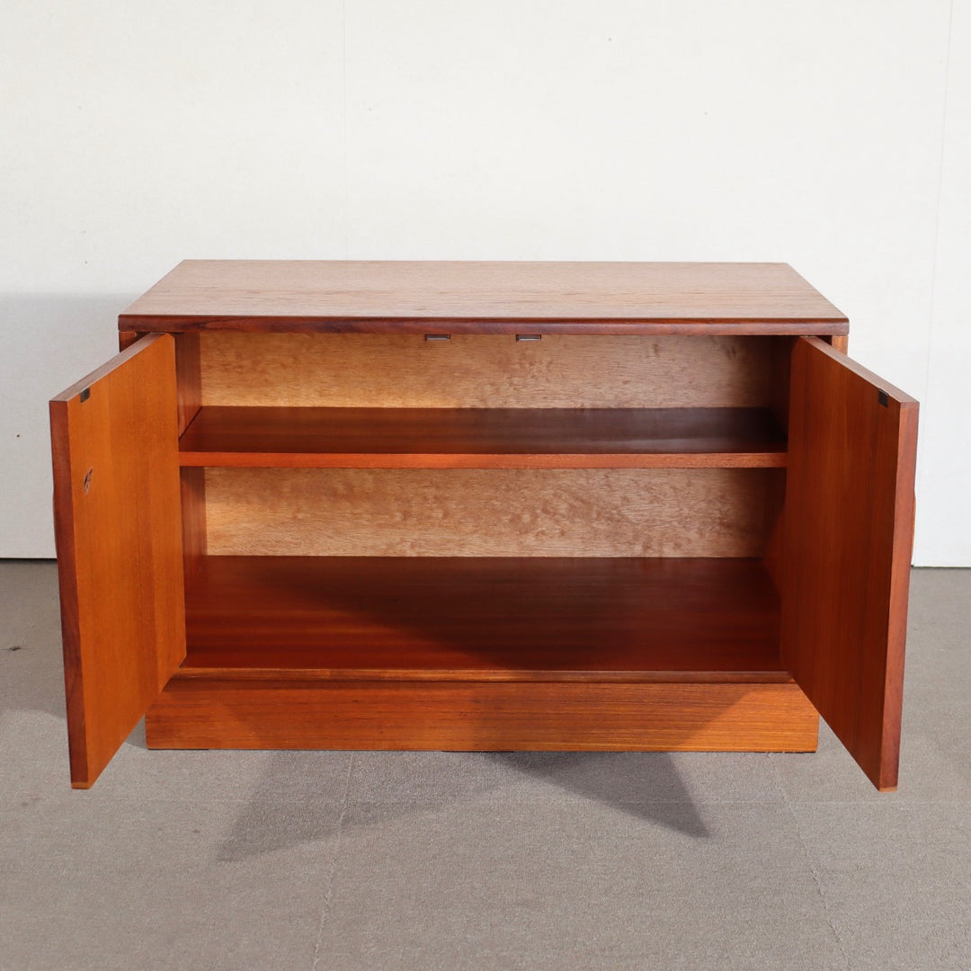 【comingsoon!】　G PLAN 2 DOOR CUPBOARD　ItemCode-WOLD50c