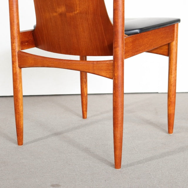 【謎肉的な椅子】　英国ヴィンテージ　チーク材のダイニングチェア 商品番号26036c
