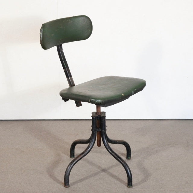 いす。　100年前の鉄。　1930s Tan sad machinists/factory chair　ItemCode-24164 | 送料込