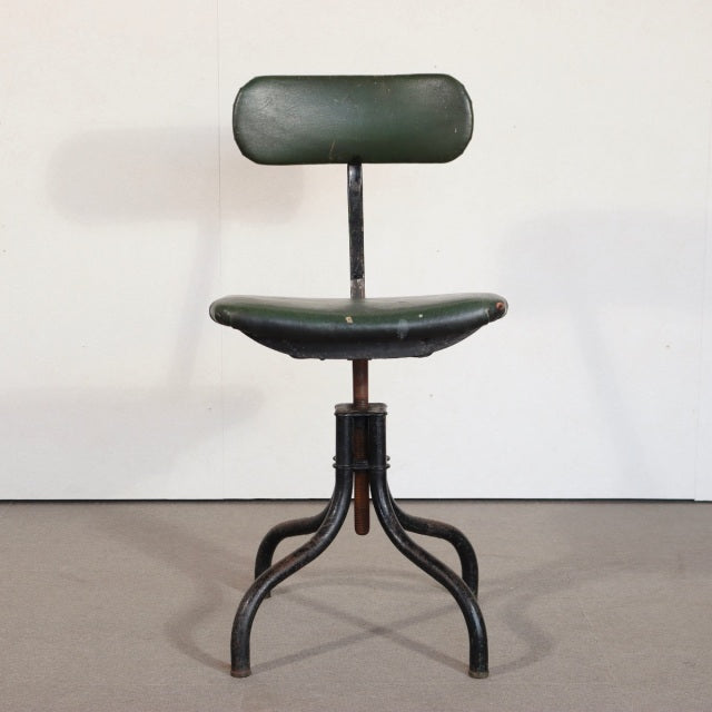 いす。　100年前の鉄。　1930s Tan sad machinists/factory chair　ItemCode-24164 | 送料込