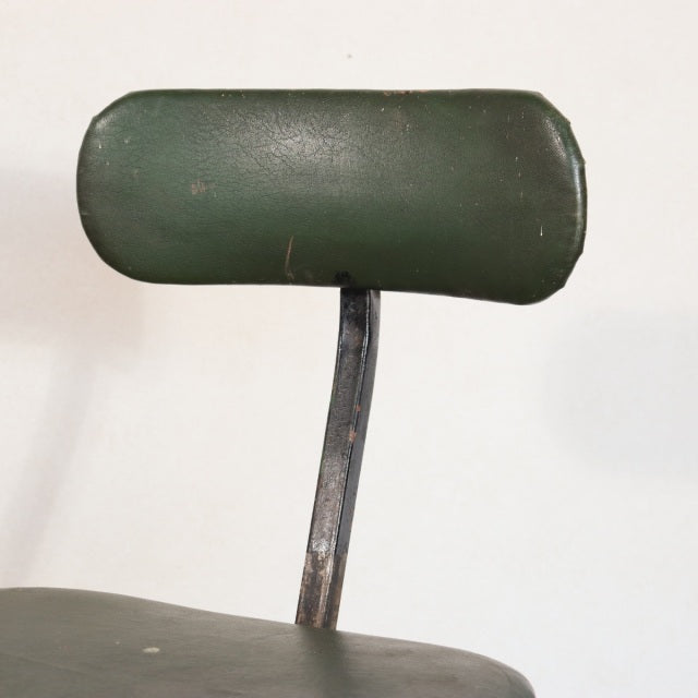 いす。　100年前の鉄。　1930s Tan sad machinists/factory chair　ItemCode-24164 | 送料込
