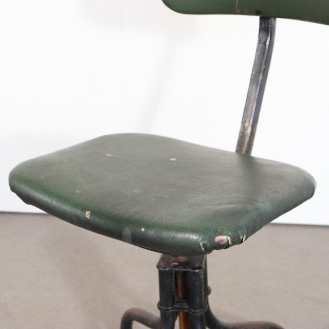 いす。　100年前の鉄。　1930s Tan sad machinists/factory chair　ItemCode-24164 | 送料込