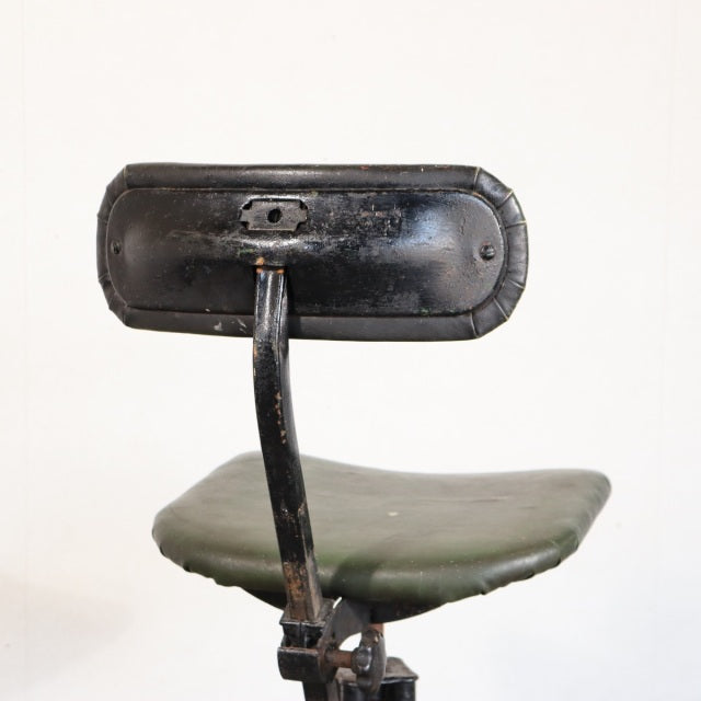 いす。　100年前の鉄。　1930s Tan sad machinists/factory chair　ItemCode-24164 | 送料込