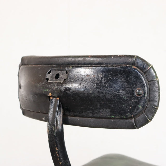 いす。　100年前の鉄。　1930s Tan sad machinists/factory chair　ItemCode-24164 | 送料込