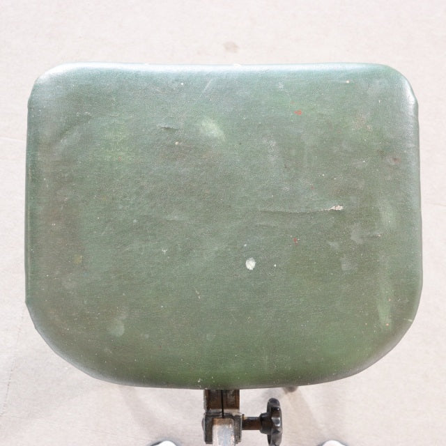 いす。　100年前の鉄。　1930s Tan sad machinists/factory chair　ItemCode-24164 | 送料込