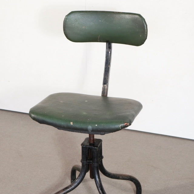 いす。　100年前の鉄。　1930s Tan sad machinists/factory chair　ItemCode-24164 | 送料込