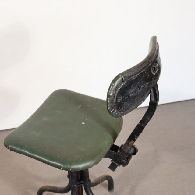 いす。　100年前の鉄。　1930s Tan sad machinists/factory chair　ItemCode-24164 | 送料込
