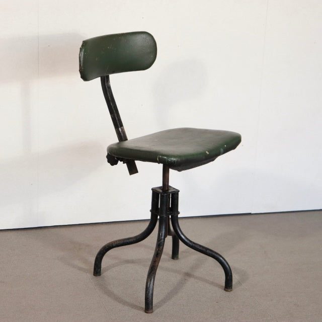 いす。　100年前の鉄。　1930s Tan sad machinists/factory chair　ItemCode-24164 | 送料込