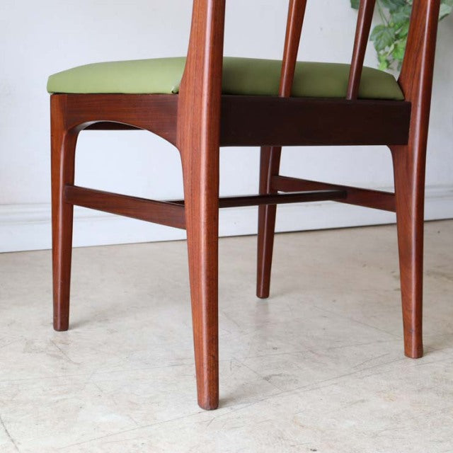 Mid-century British vintage dining chair by A.Younger Ltd. in teak with green upholstered seat and slender splayed legs.