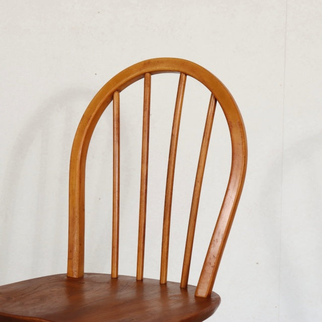 お持ち帰り専用！　2脚目以降割引あり　【自分を好きになるとはこういうことかもねと語る椅子】　アーコールERCOLフープバックチェア　商品番号29024b