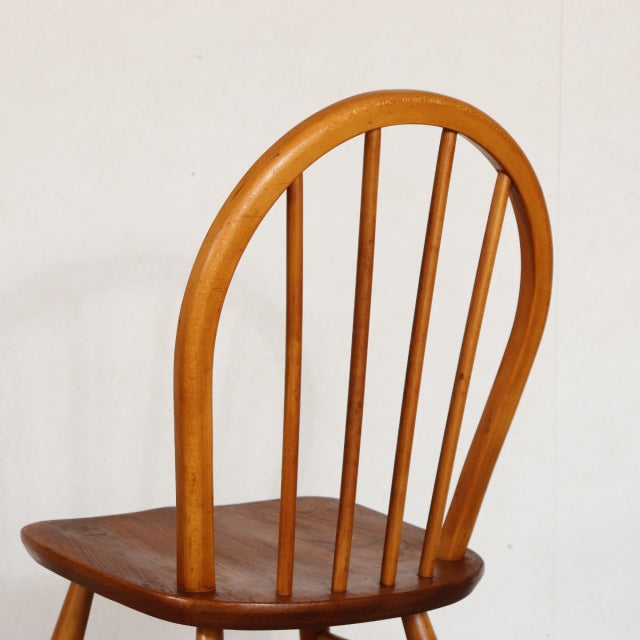 お持ち帰り専用！　2脚目以降割引あり　【自分を好きになるとはこういうことかもねと語る椅子】　アーコールERCOLフープバックチェア　商品番号29024b