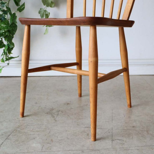 Set of four vintage mid-century ERCOL Hoopback dining chairs in natural teak wood with slender tapered legs and smooth wood.