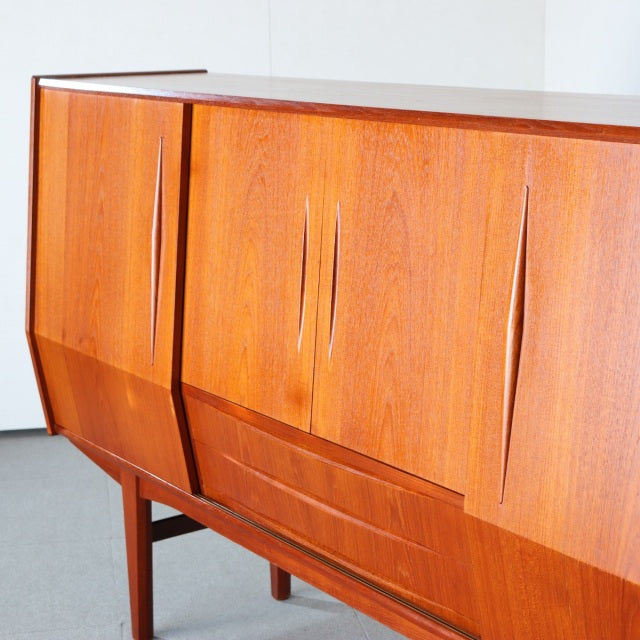 デンマーク製ハイサイドボード　【１６６度】ItemCode-30023