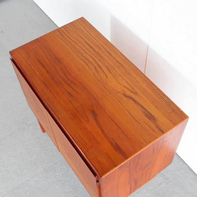 【爺様、決して開けないでください。。。】デンマーク製キャビネット　商品番号【23089b】