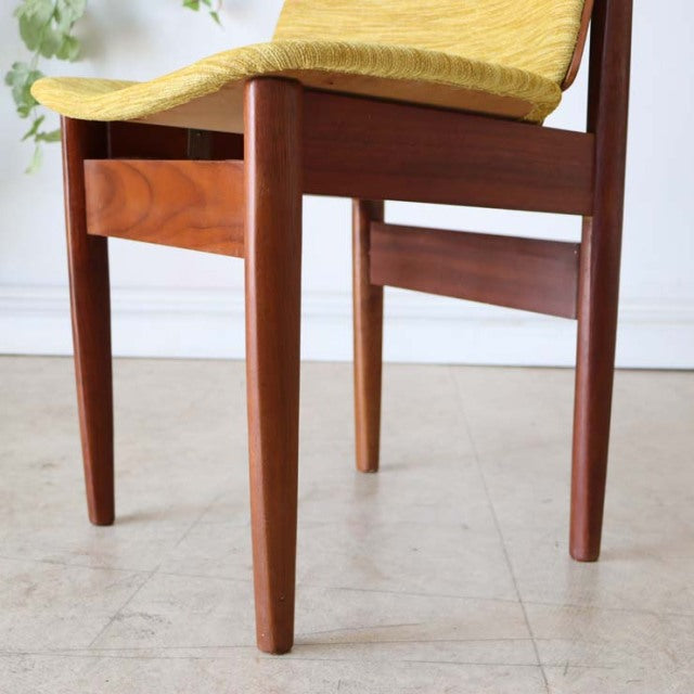 Vintage British mid-century teak dining chair with tapered legs and yellow woven seat from Elliotts of Newbury, Denmark style.