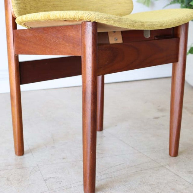 Mid-century British vintage teak dining chair by Elliotts of Newbury with tapered legs and yellow fabric seat cushion.
