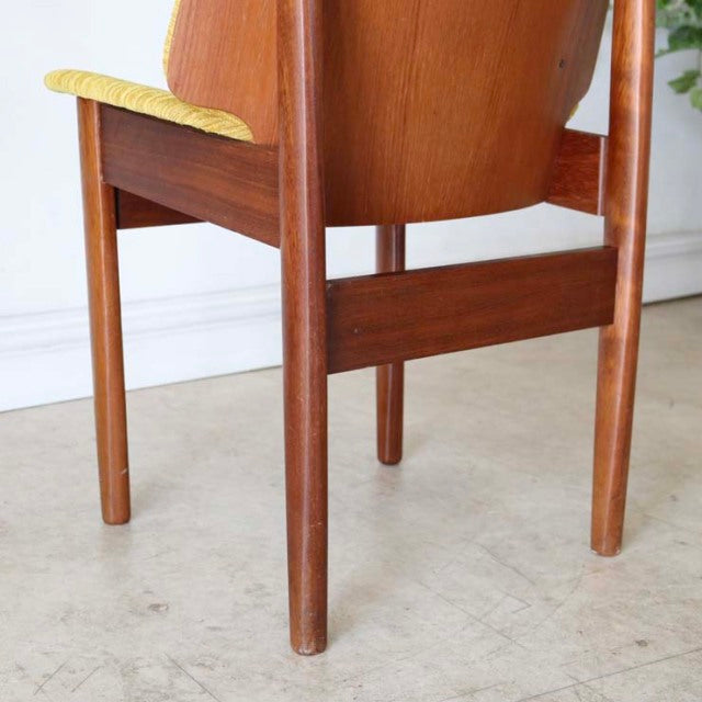 Mid-century British vintage teak dining chair by Elliotts of Newbury with curved backrest and sturdy legs.