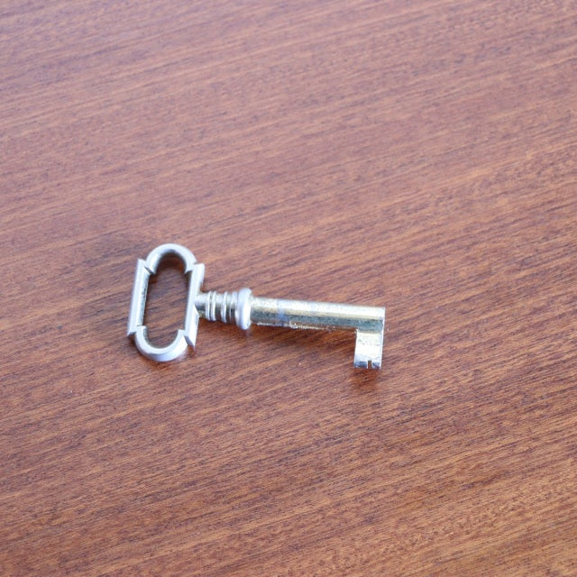 珍品。だけど意外と使いやすいかも。　コンパクトで施錠可能なヴィンテージデスク　商品番号24005