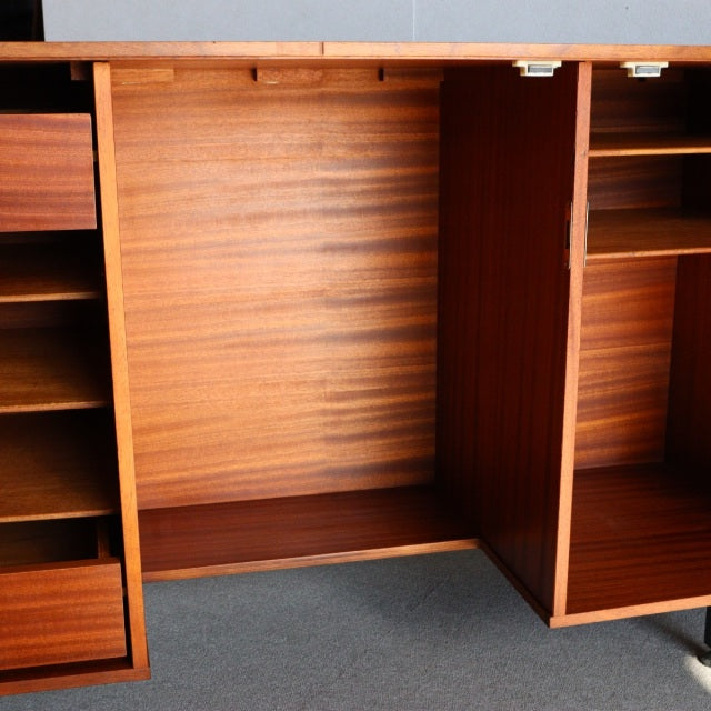 珍品。だけど意外と使いやすいかも。　コンパクトで施錠可能なヴィンテージデスク　商品番号24005