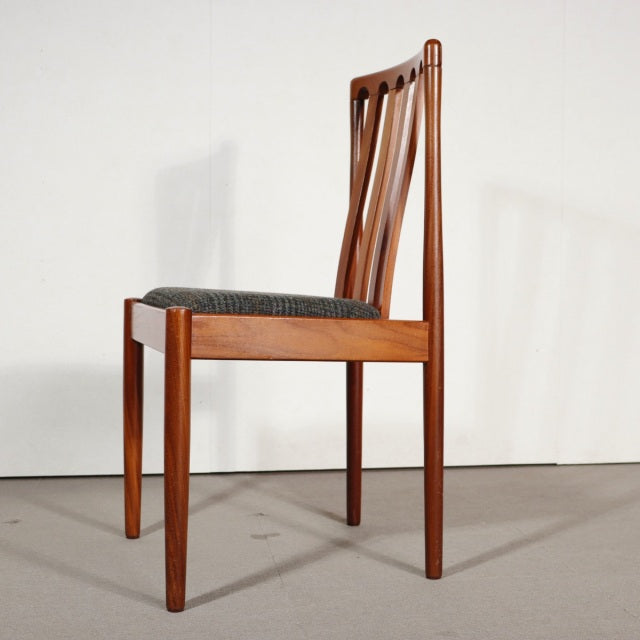 Mid-century British vintage teak dining chair by MEREDEW with slender legs and slatted backrest, Danish-inspired design.