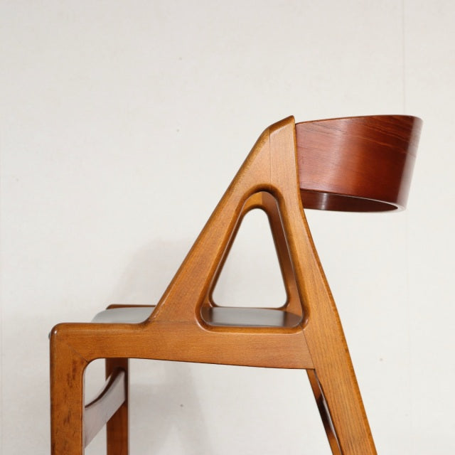 Henning Kjaernulf/model72/ダイニングチェア　デンマーク製　送料込　２脚目以降割引有　商品番号30094a