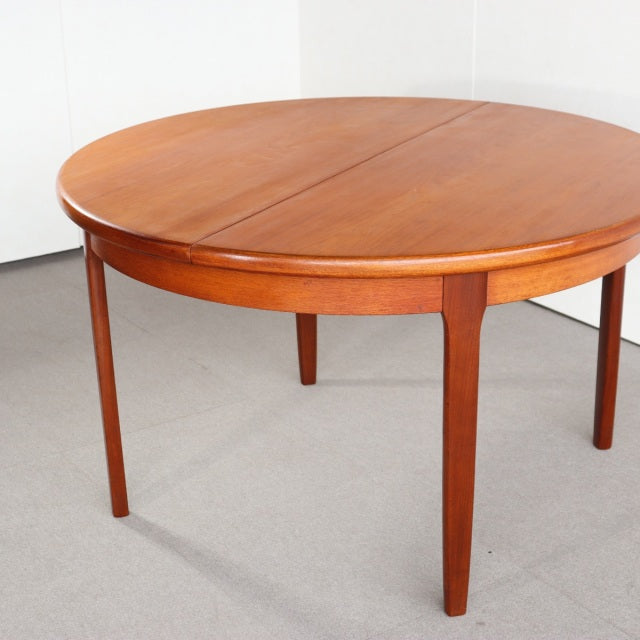 エリオッツオブニューベリーEONラウンドダイニングテーブル  【クイズ、傷はどこでしょう？】  ItemCode-28104