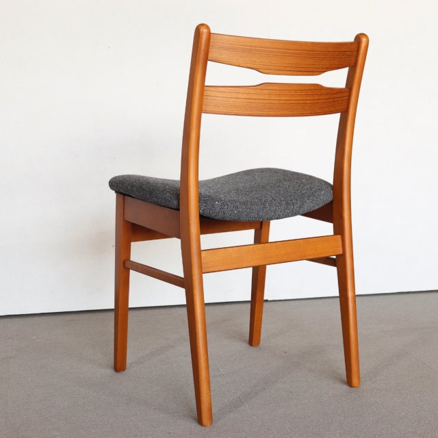 【デンマークの家具職人と尾州の生地職人が出会う】デンマーク製ダイニングチェア　送料込　２脚目以降割引有　座面張替済　商品番号30099a