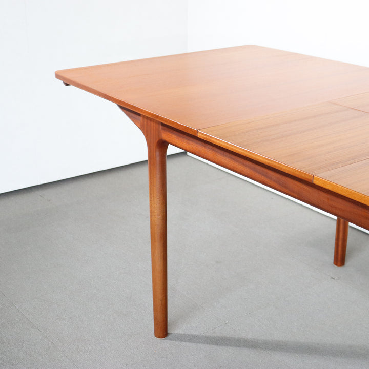 【comingsoon!】 MCINTOSH T3 DINING TABLE ItemCode-DAWN27