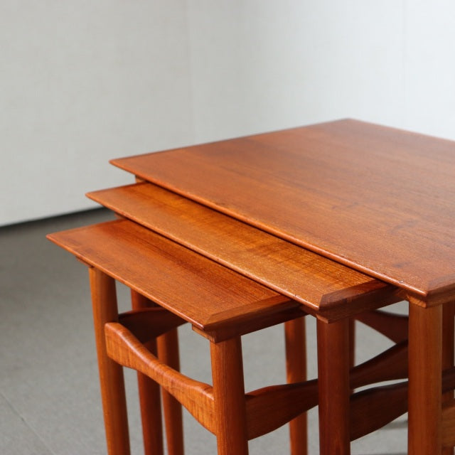 デンマーク製ネストテーブル designed by Poul Hundevad【しょうちゅうだい】　ItemCode-SKOV64 | 送料込