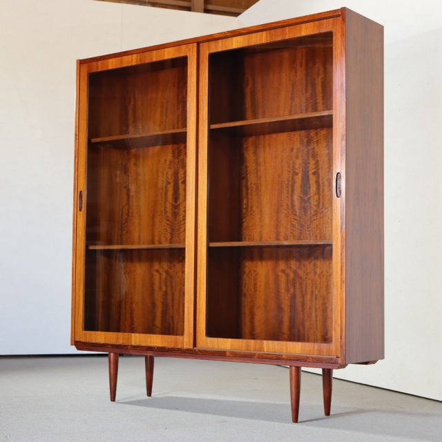 デンマーク製ガラスキャビネット Hundevad&Co by Carlo_Jensen 【焼印】　ItemCode-SKOV44 | 送料込