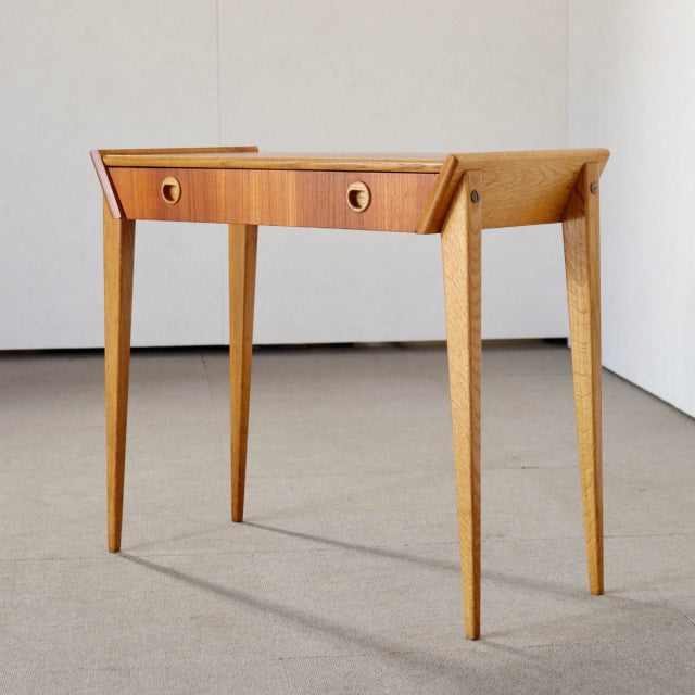 デンマーク製サイドテーブル【ななめ】　ItemCode-SKOV72 | 送料込