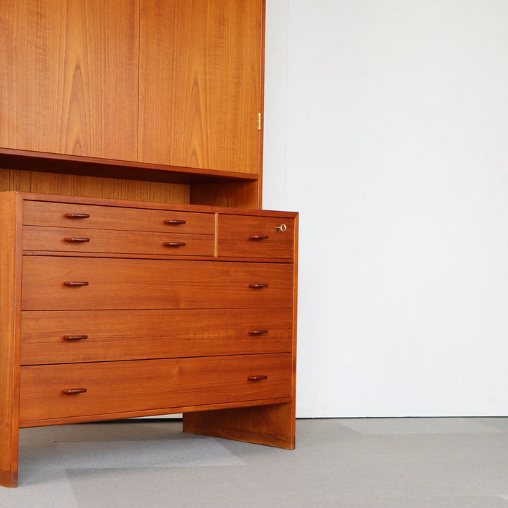 Hans J. Wegner RYモブラー キャビネット