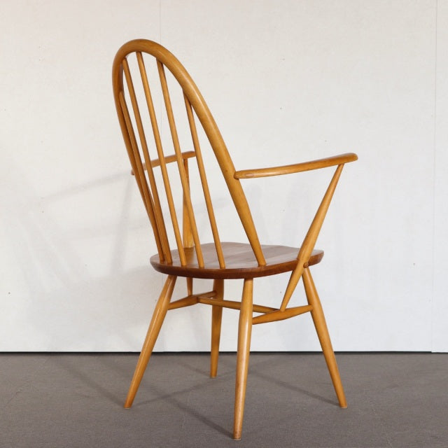 【ハグ待ちしている椅子】　アーコールERCOL アームチェア　商品番号29082a