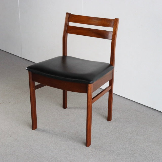 【Ｎ様引き取り専用２】WHITE & NEWTON のダイニングチェア 商品番号23166d