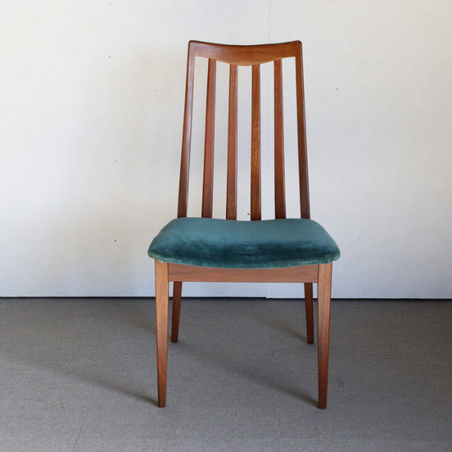 Vintage British mid-century teak dining chair from G-PLAN Fresco series with teal green upholstered seat and slatted backrest.