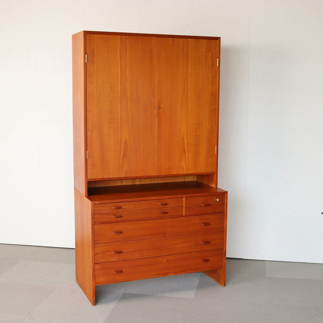 Hans J. Wegner RYモブラー キャビネット