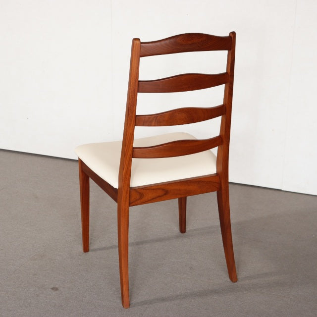 Vintage mid-century British G-PLAN dining chair in teak with curved ladder back and cream upholstered seat.