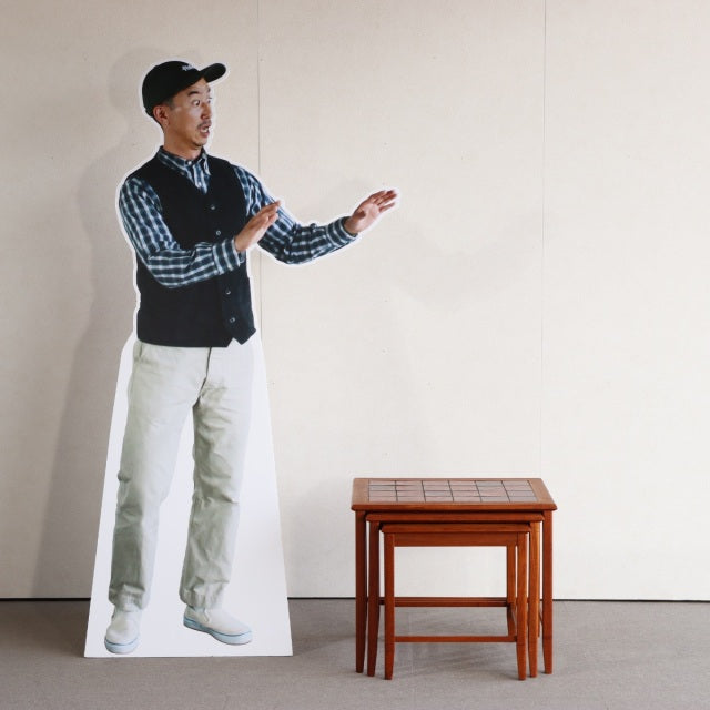 「デンマークのタイル職人が日本語に出会ったぁ」　デンマークタイルトップネストテーブル   　商品番号27081