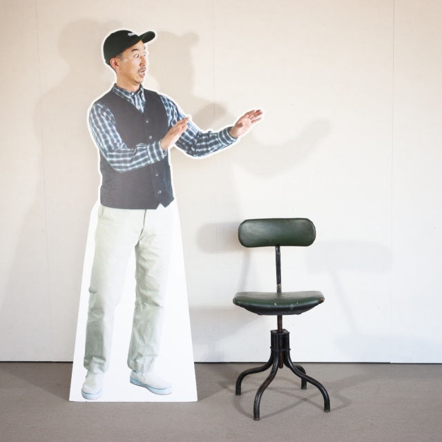 いす。　100年前の鉄。　1930s Tan sad machinists/factory chair　ItemCode-24164 | 送料込