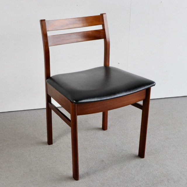 【Ｎ様引き取り専用２】WHITE & NEWTON のダイニングチェア 商品番号23166d