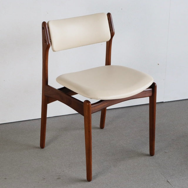 M様専用【送料込み】　2脚目以降割引あり　エリック・バッハErik Buch Model 49 ダイニングチェア　背もたれダメージあり　商品番号23126d