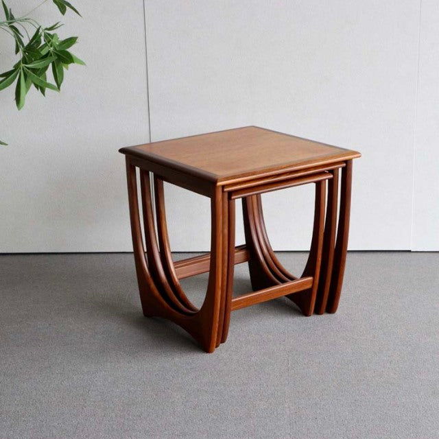 どこから見ても絵になってしまうネストテーブル　G-plan Fresco nest table　商品番号24008