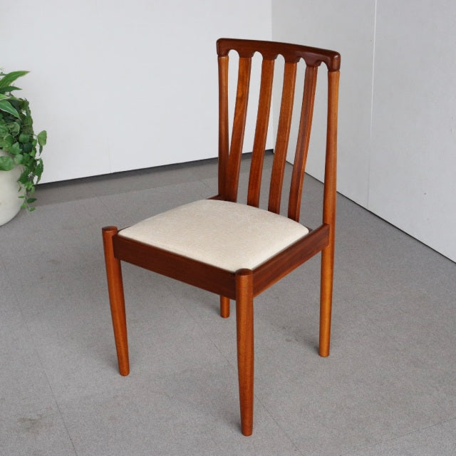 いす。　亜麻色。　メレデューMEREDEWのダイニングチェア　商品番号23117d
