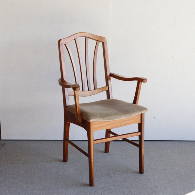 Ｏ様専用　いす。　beige。　ヴィンテージアーム付きダイニングチェア　チーク材　商品番号24023a