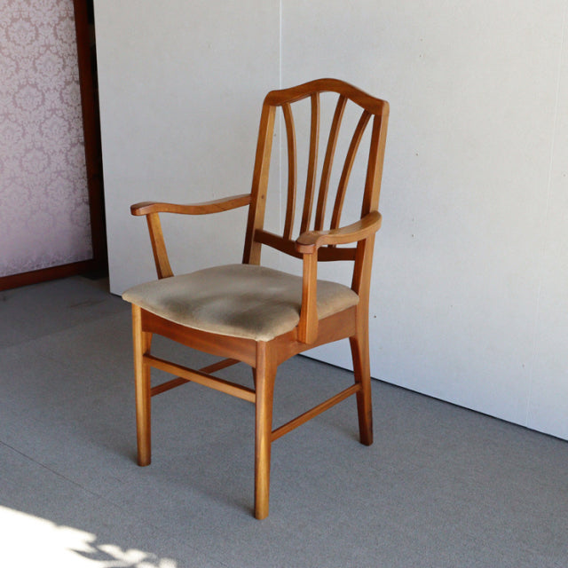 Ｏ様専用　いす。　beige。　ヴィンテージアーム付きダイニングチェア　チーク材　商品番号24023b
