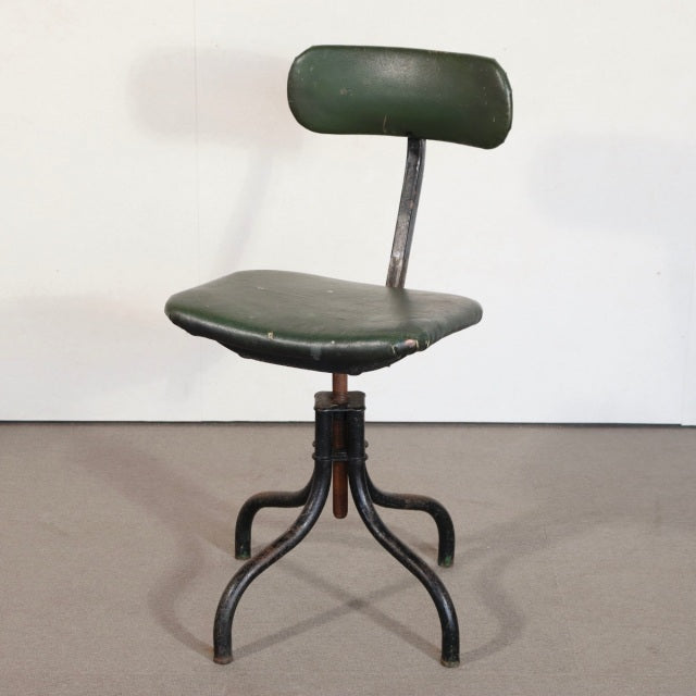 いす。　100年前の鉄。　1930s Tan sad machinists/factory chair　ItemCode-24164 | 送料込