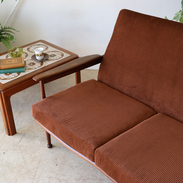 遠州コーデュロイにて張替 英国ガイ・ロジャース製 二人掛けソファ 商品番号【021071b】 英国ヴィンテージ家具「British