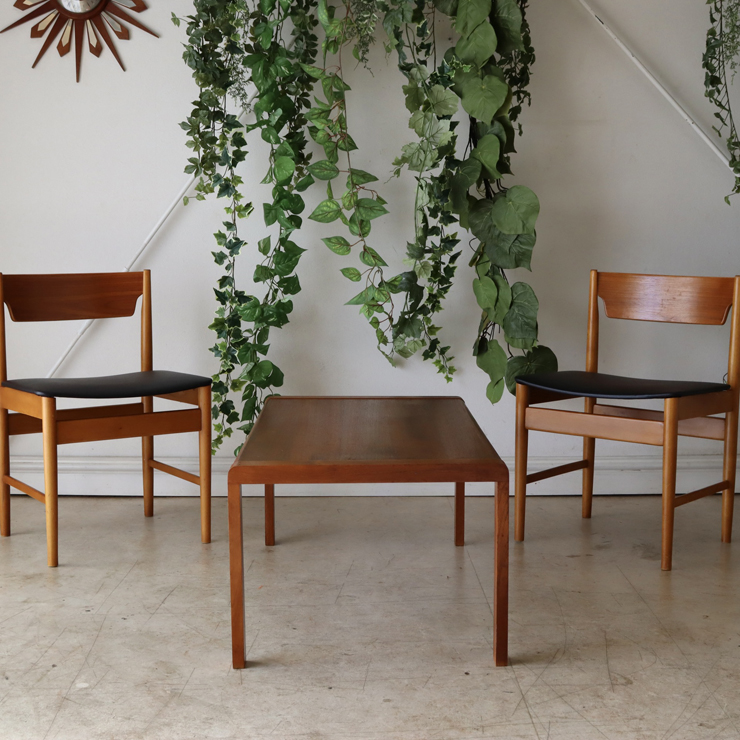 英国製ビンテージのコーヒーテーブル